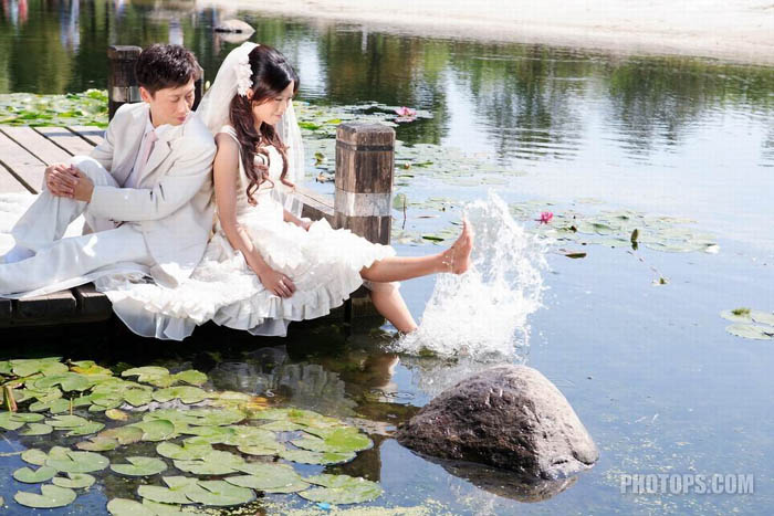 Photoshop打造梦幻的翠绿色池景婚片